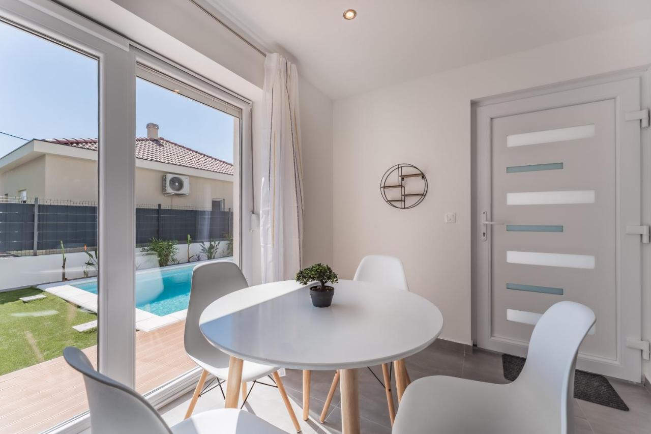 Bernie Apartments With A Pool Zadar Exterior foto