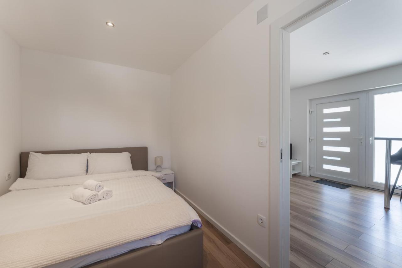 Bernie Apartments With A Pool Zadar Exterior foto