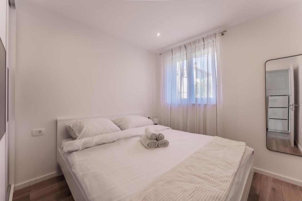Bernie Apartments With A Pool Zadar Exterior foto