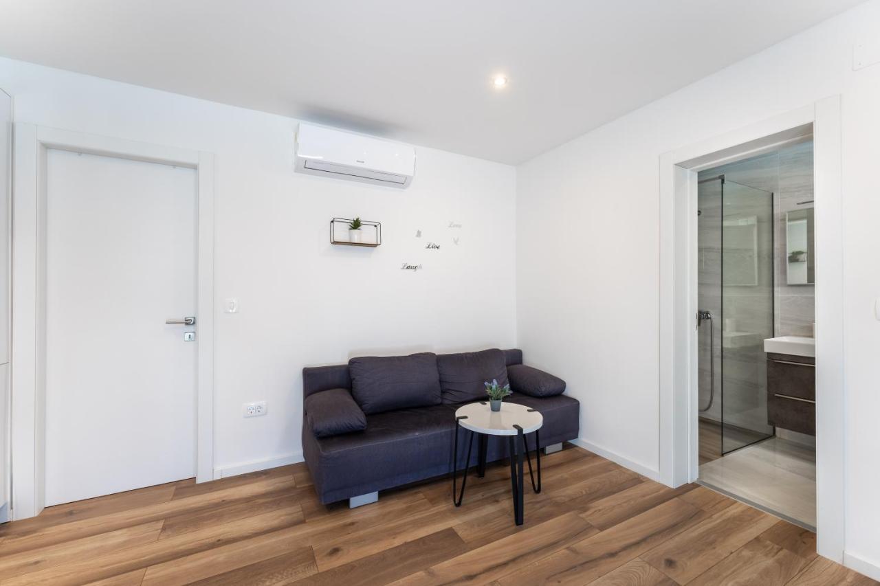 Bernie Apartments With A Pool Zadar Exterior foto