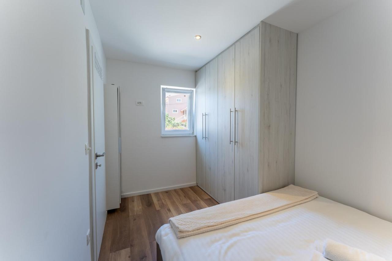 Bernie Apartments With A Pool Zadar Exterior foto